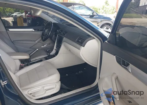 2019 Volkswagen Passat 2.0T Wolfsburg Edition z USA, uszkodzony, nr VIN 1VWLA7A3XKC010464